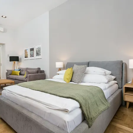 Venetian House Market Square Aparthotel