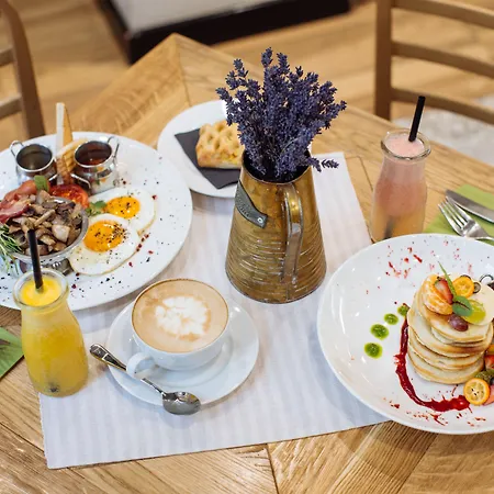 Venetian House Market Square Aparthotel 4*