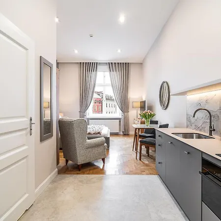 Venetian House Market Square 아파트호텔 4*