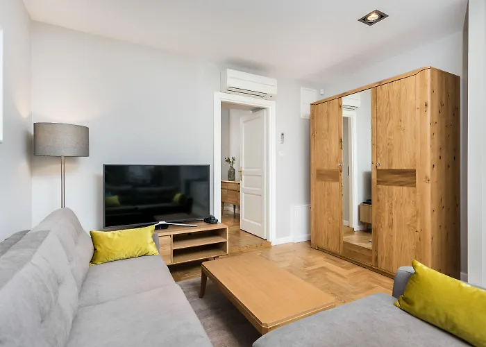 Venetian House Market Square 4*