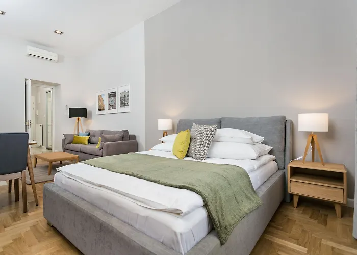 Venetian House Market Square 아파트호텔