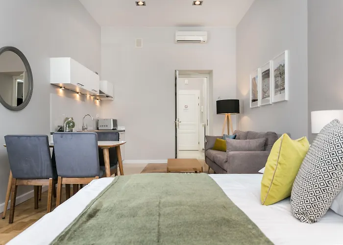 Venetian House Market Square 아파트호텔 4*