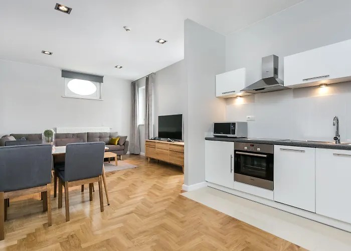 Venetian House Market Square 아파트호텔 4*