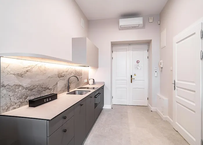 Venetian House Market Square 아파트호텔 4*