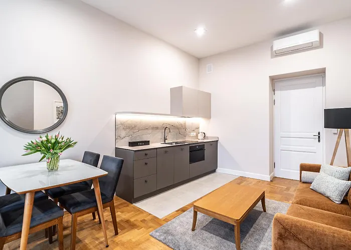 아파트호텔 Venetian House Market Square