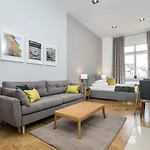 아파트호텔 Venetian House Market Square 4*